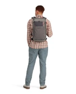 Simms Freestone Backpack -Fishing Equipment 13548 015 freestone backpack model f22 back 1686x2100 786a16e4 53be 4359 8f2d c282bf19e33d